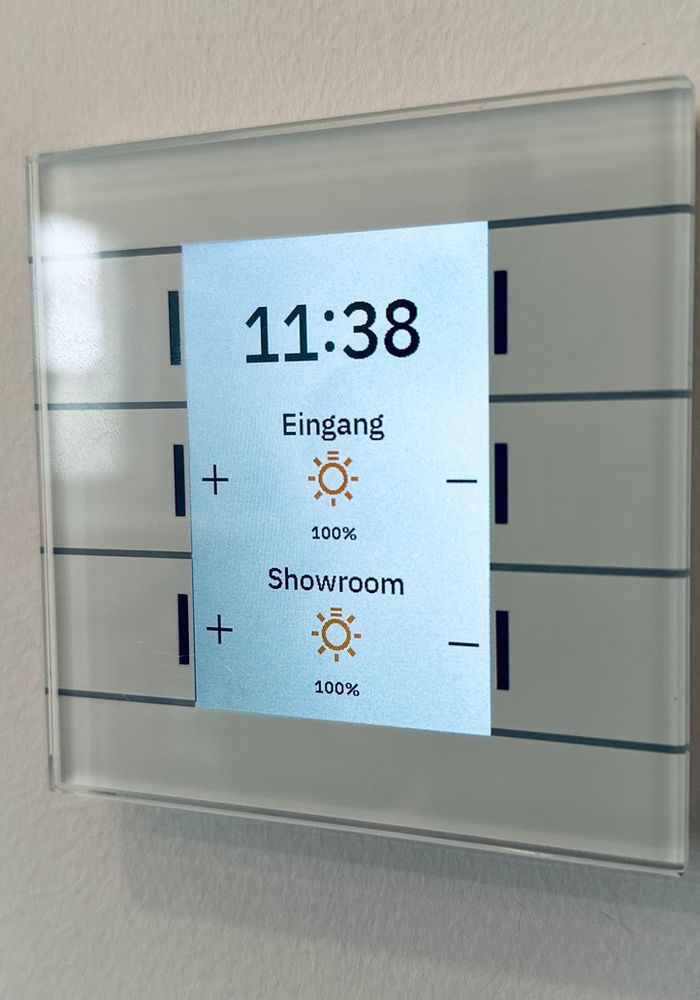 KNX-Bedienpanel mit Lichtsteuerung