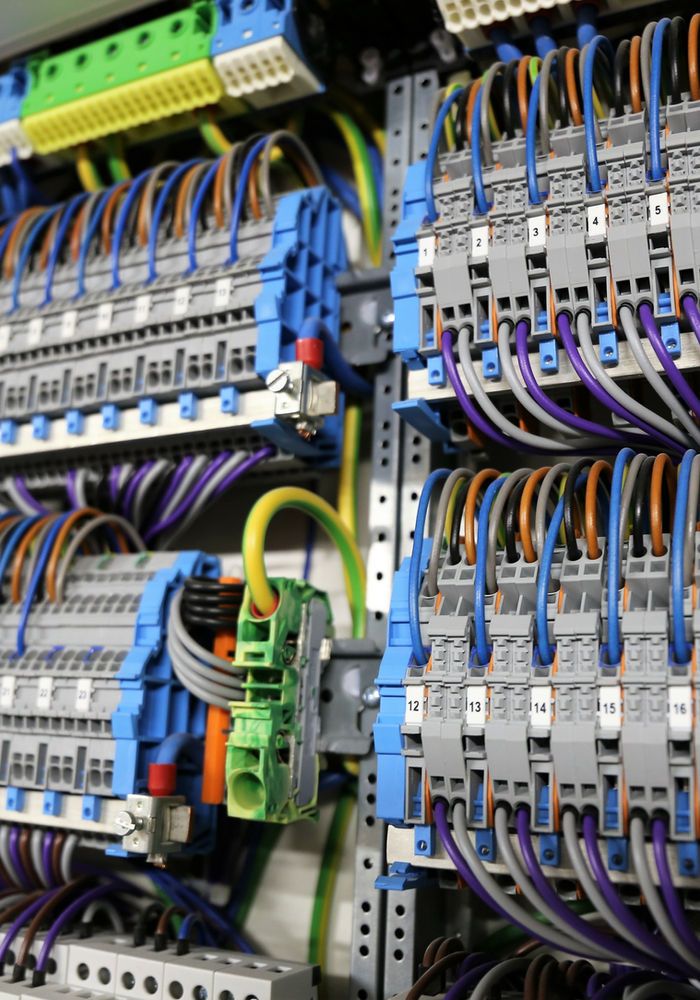 Verdrahteter Elektroverteiler mit Reihenklemmen